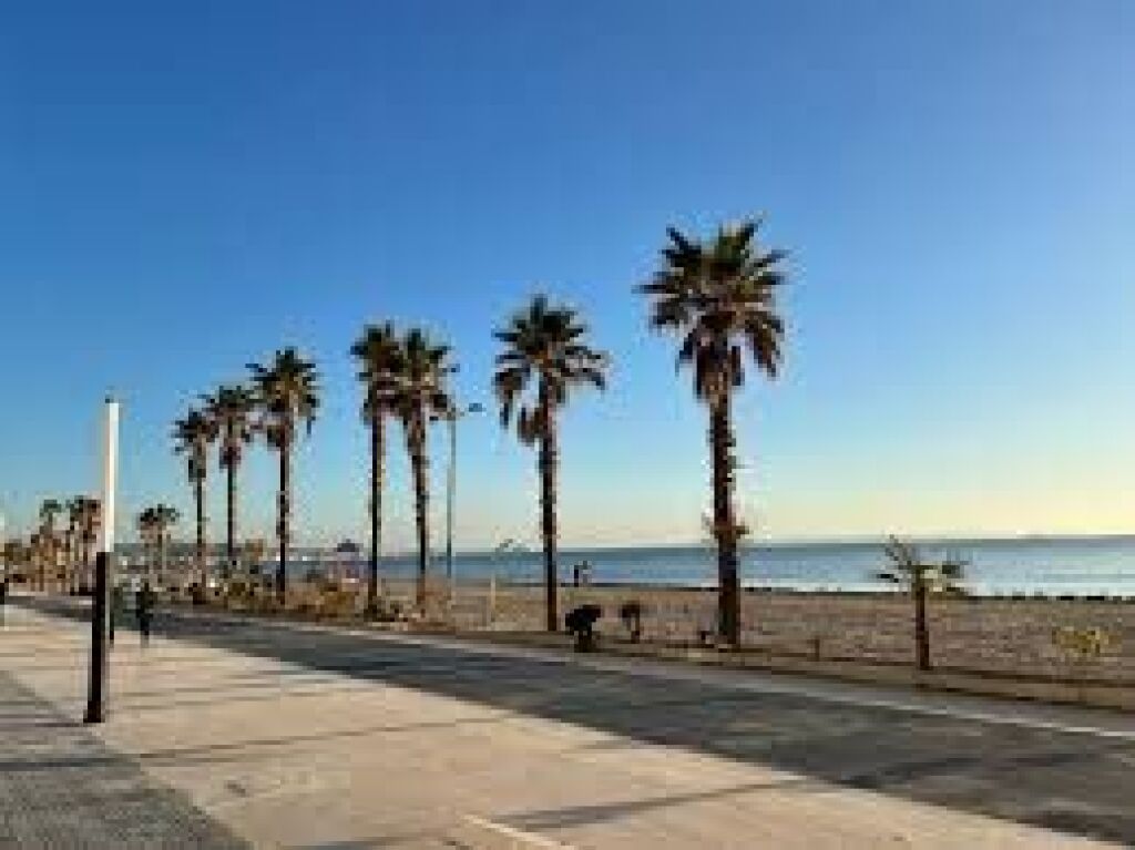 AMBIENTE COMMERCIALE IN VENDITA SITUATO SUL LUNGOMARE DI DURRËS!