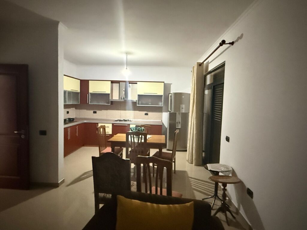 3+1,i mobiluar vile private,sauk i ri,1000 euro