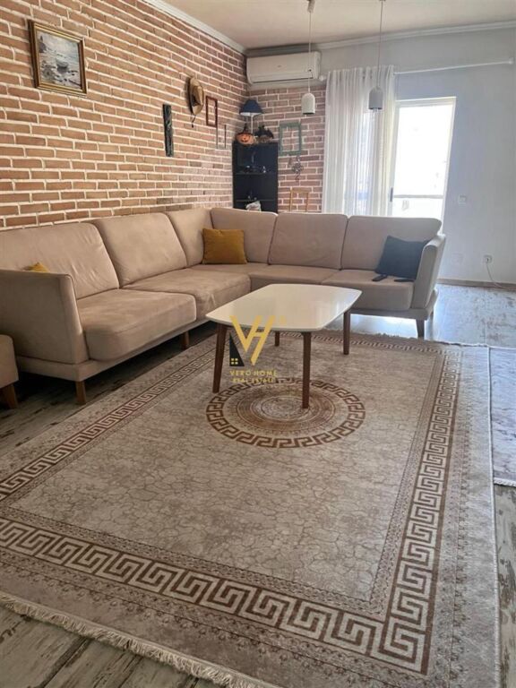 JEPET APARTAMENT 2+1+BLK ME QIRA TE KOMUNA E PARISIT 750 EURO