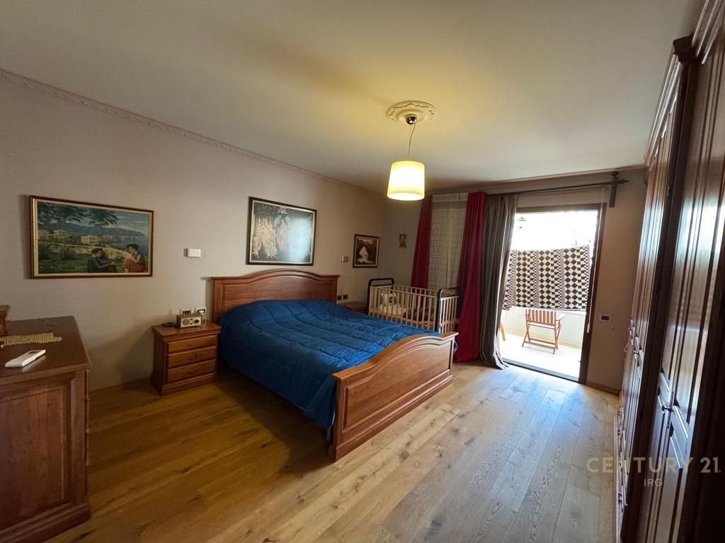Apartment 2+1+2 for sale in the Ish-Blloku area