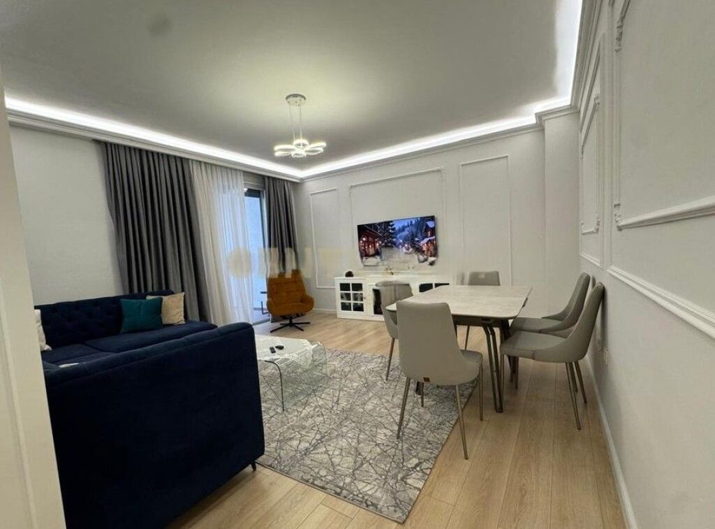 Shitet apartament 2+1+2 pranë Kopshtit Botanik (tek Xhamia)!
