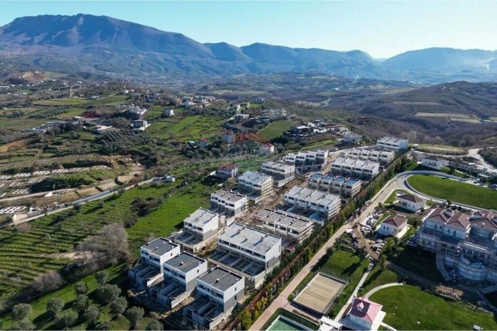 Vilë - Për Shitje - Lundër, Tiranë(ID: 530581010-59)