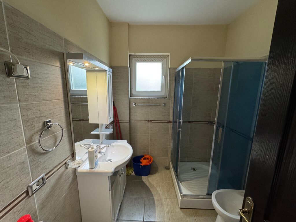 2+1,i mobiluar apartament,te shkolla rreze drite,sauk i ri,500 mije leke