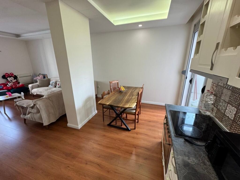 Apartament me qera