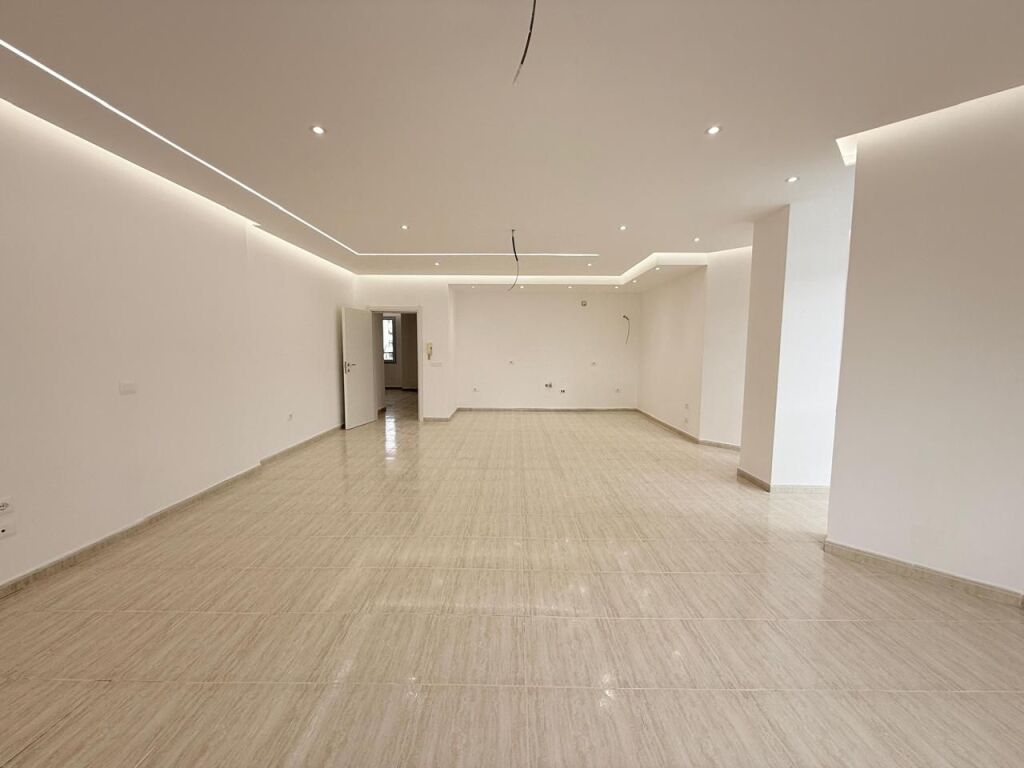 Shitet Apartament 3+1 – Rruga e Elbasanit