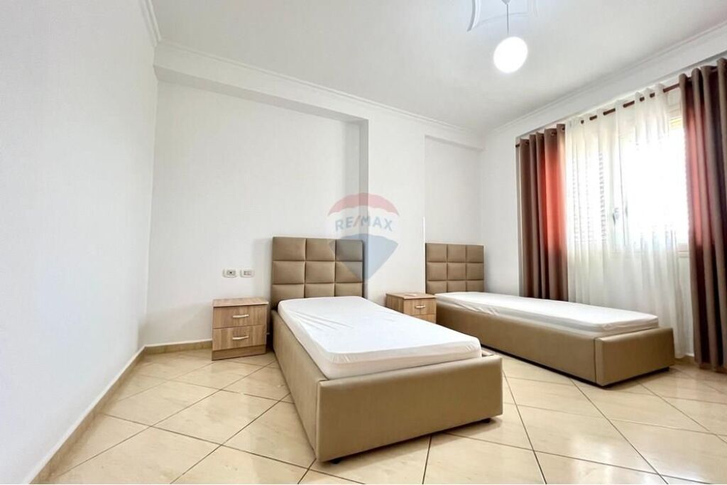 Apartament 2+1 me qera ,prane Kishes Orthodhokese,Vlore