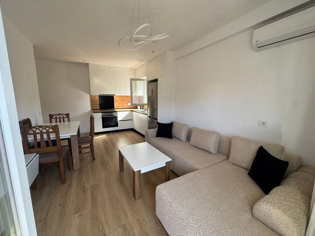 Apartament 1+1 me qira tek Xhamia Kopshti Botanik!