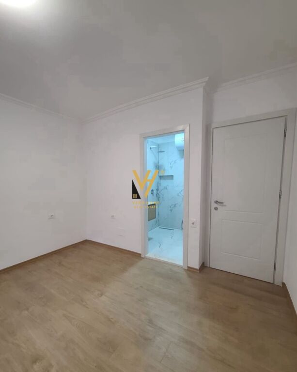 OFFICE 88 M2 FOR RENT IN CENTER 120,000 LEKE