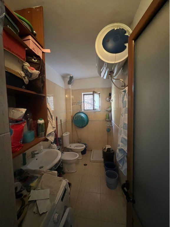 Shitet, Apartament 3+1, Rruga Karl Gega, Tirane