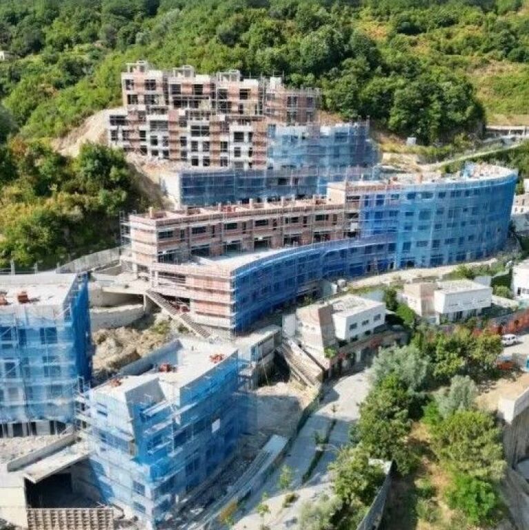 Shitet Triplex 3+1+3+verande📍Kodra Diellit