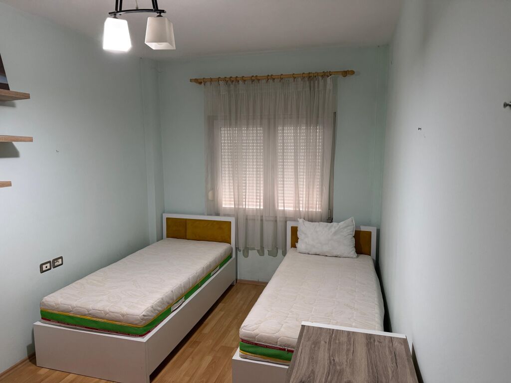 2+1,i mobiluar apartament,te shkolla rreze drite,sauk i ri,500 mije leke