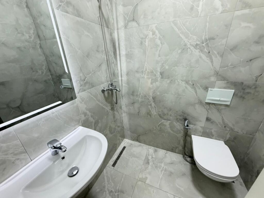 🏢 Jepet me qira apartament 2+1 – Zona 5 Maji💰 Çmimi: 70000 lekë / muaj