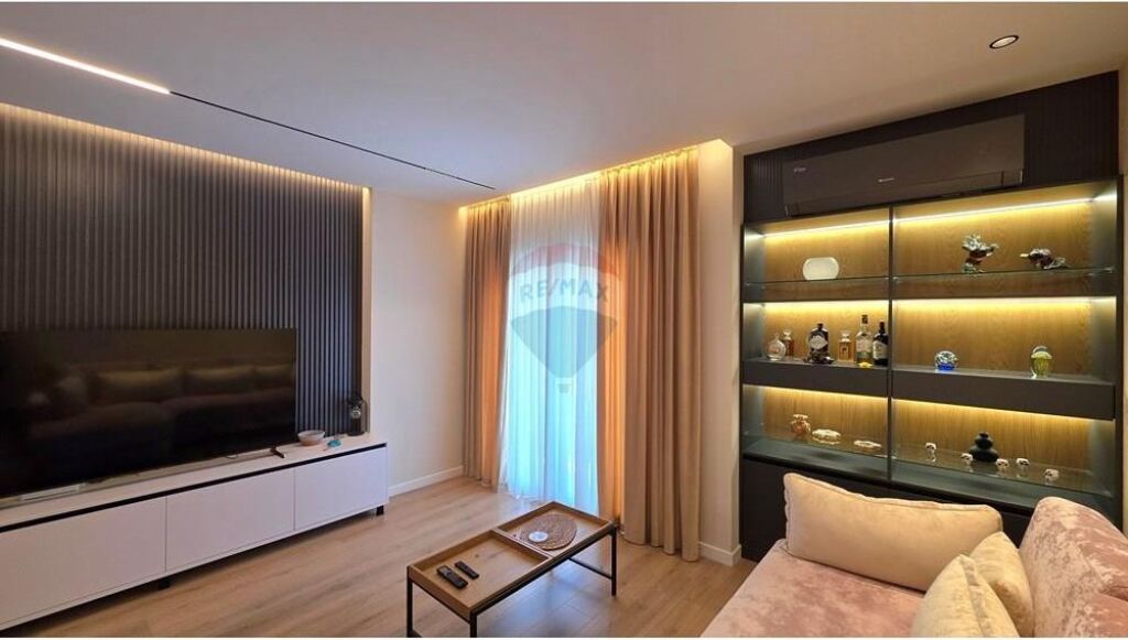 Apartament 1+1prane portit,Vlore