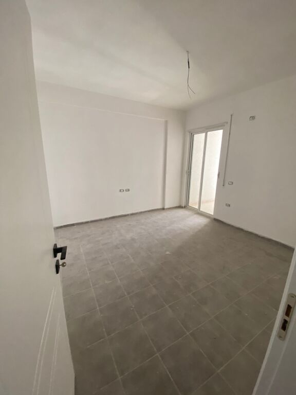 In vendita, appartamento 2+1+2 balconi, Lungomare, Vlore.