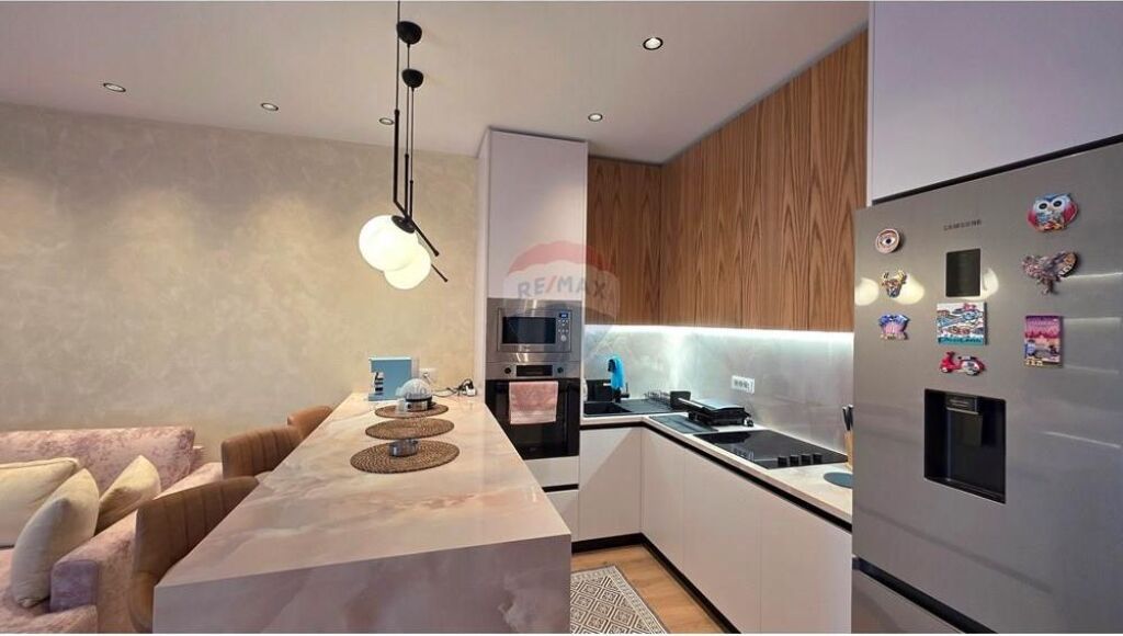 Apartament 1+1prane portit,Vlore