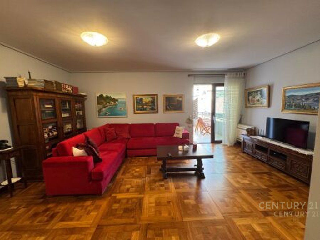 Apartment 2+1+2 for sale in the Ish-Blloku area