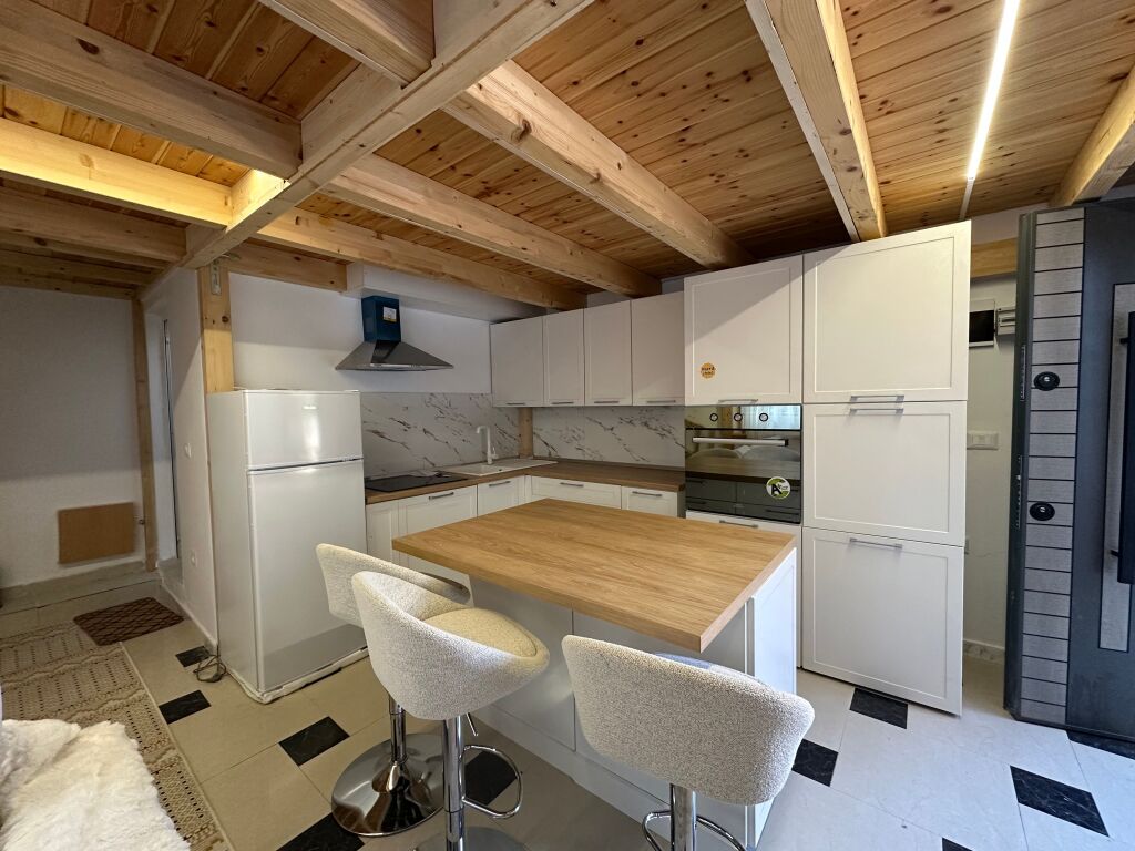 Duplex me qira Selvia