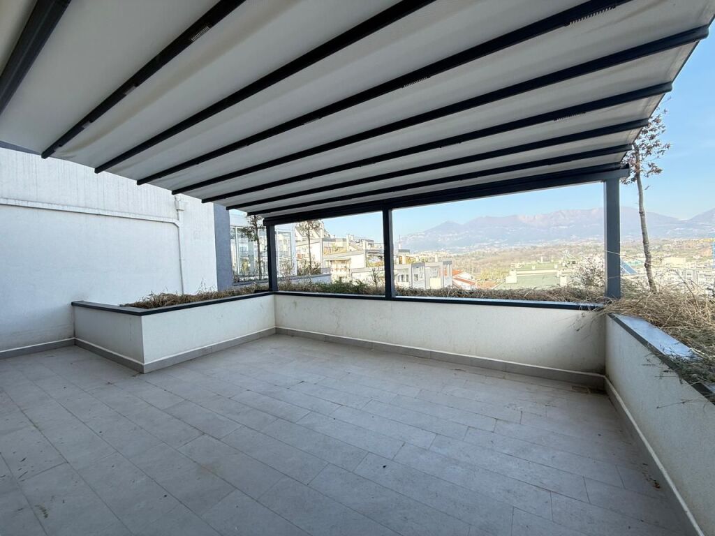 PENTHOUSE 3+1 +3 POSTE PARKIMI PER SHITJE TEK LIQENI I THATE