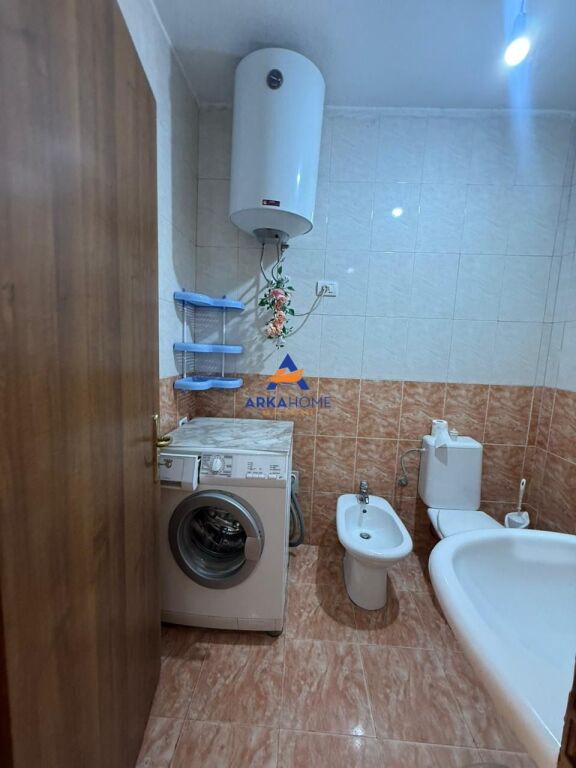 AFFITTASI APPARTAMENTO 1+1+BALCONE "VICINO AL PARCO, COMUNE DI PARIGI" 50000 LEKE