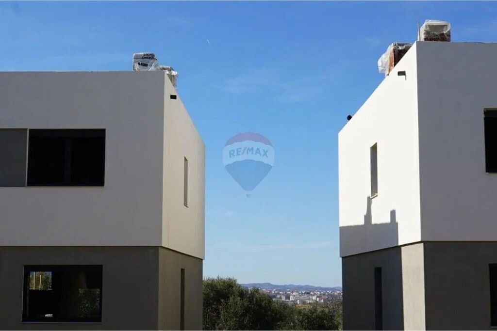 Vilë - Për Shitje - Lundër, Tiranë(ID: 530581010-64)