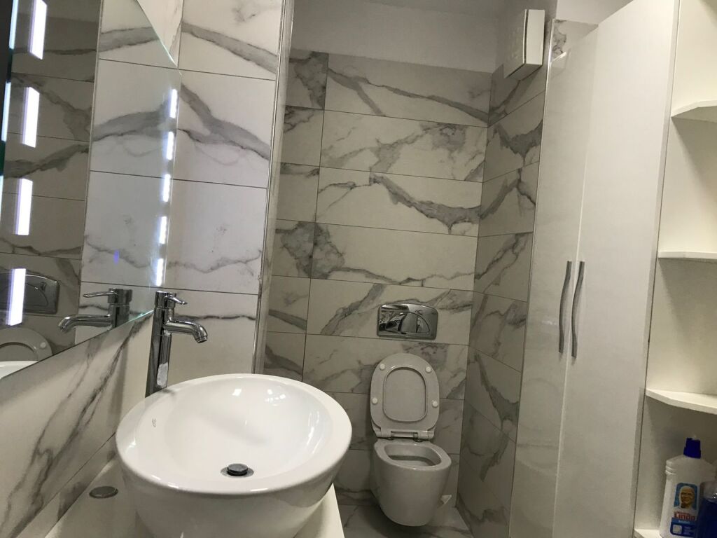 Vendesi Appartamento 3+1+2 nel Centro di Durazzo