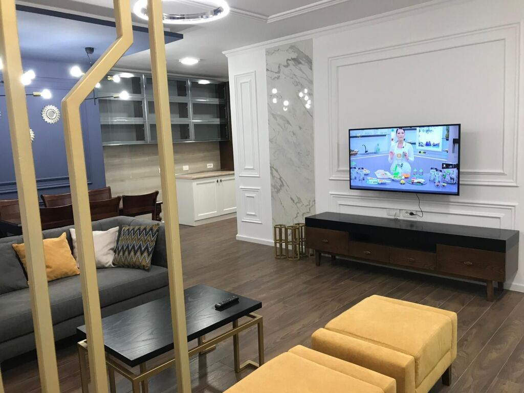Vendesi Appartamento 3+1+2 nel Centro di Durazzo
