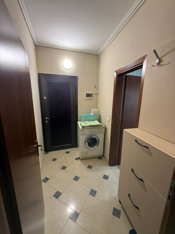 Apartament 1+1 me qira "Komuna e parisit"