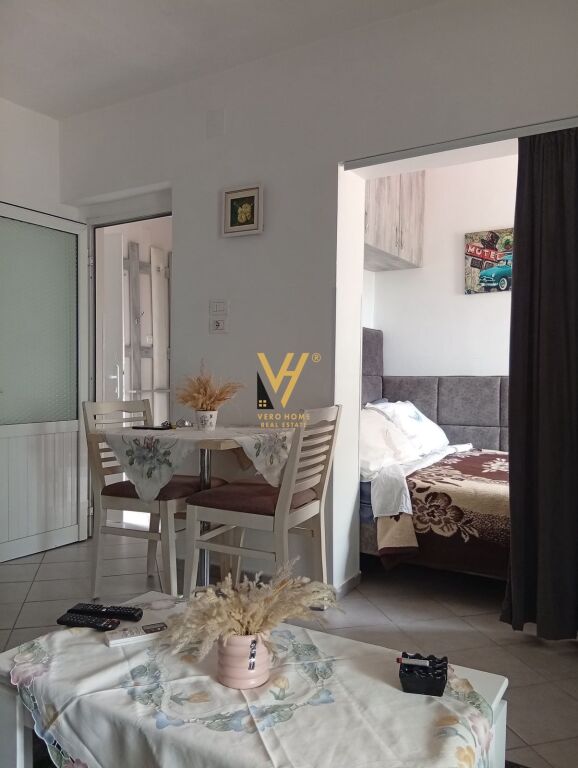 JEPET APARTAMENT 1+1 ME QERA TE RR.HASAN SUFA 60.000 LEKE