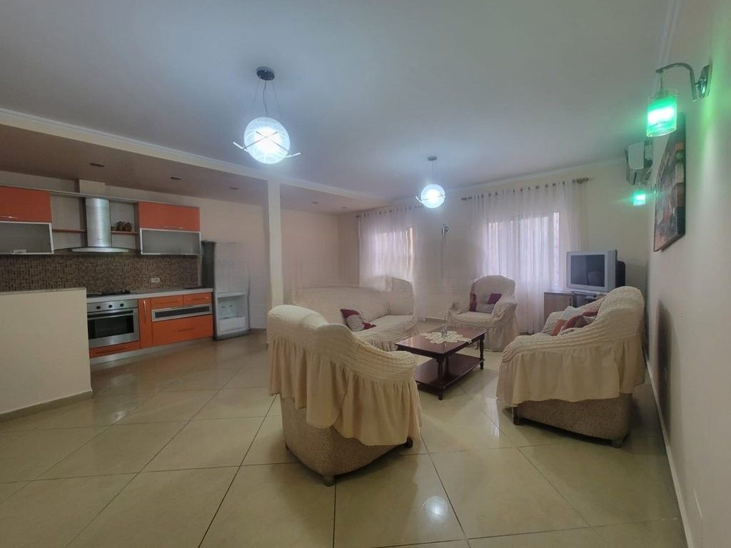 APPARTAMENTO 3+1+2 IN AFFITTO PRESSO PETRO NINI, TIRANA! 800 € /Mese