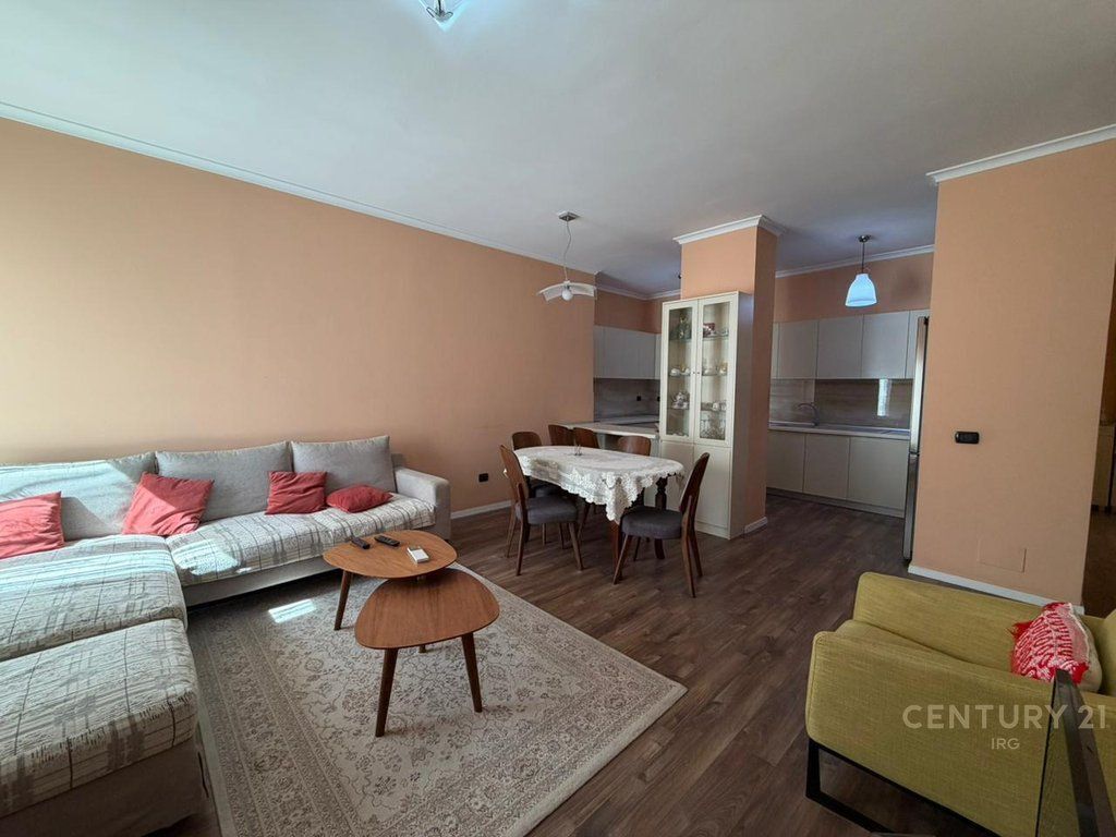 Apartament 3+1 me qira në Rrugën e Kavajës