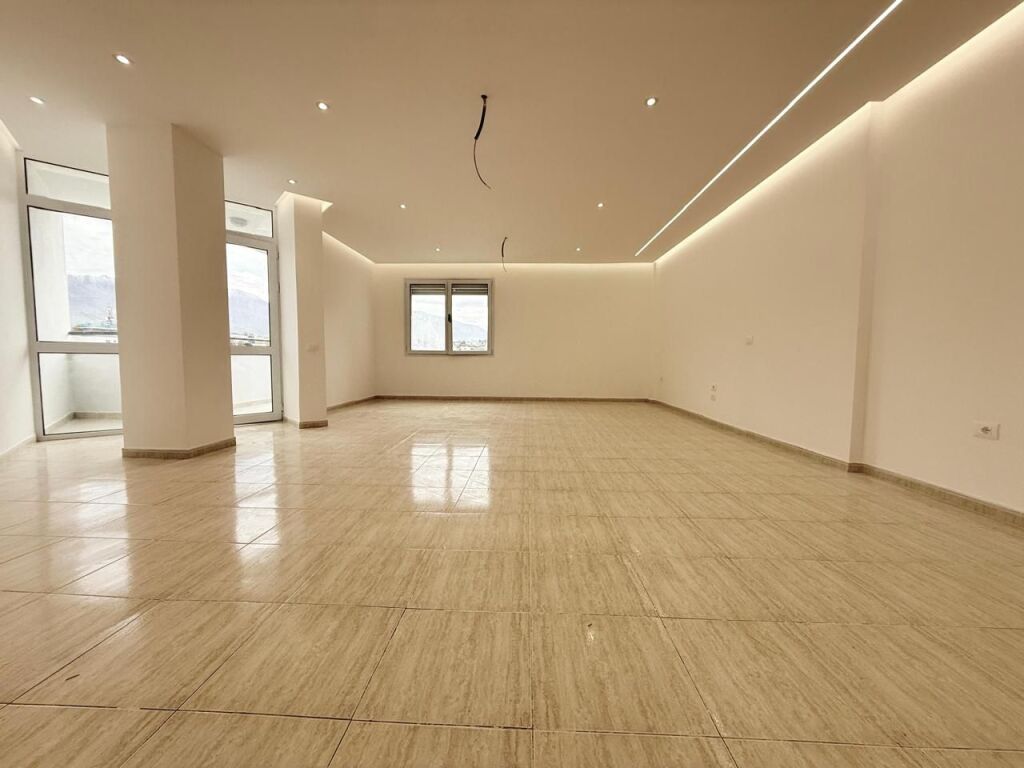 Shitet Apartament 3+1 – Rruga e Elbasanit