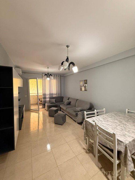 VENDIAMO APPARTAMENTO 2+1 VICINO A KIKA 2 COMUNA E PARISIT! 285.000 € Sup. Totale 103m2