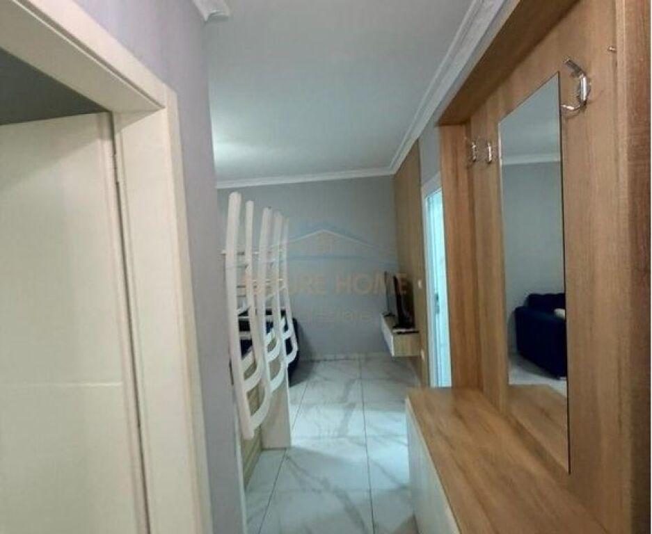 Appartamento 2+1+2 in vendita in via Barrikadave Tirana