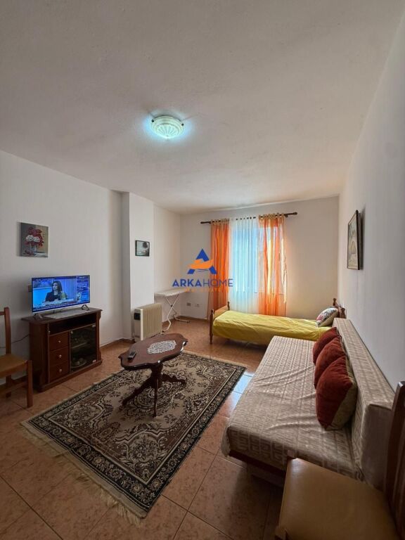 AFFITTASI APPARTAMENTO 1+1+BALCONE "VICINO AL PARCO, COMUNE DI PARIGI" 50000 LEKE