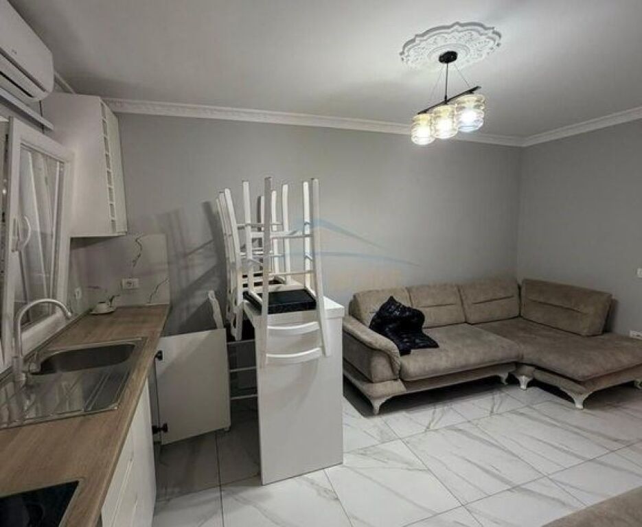 Appartamento 2+1+2 in vendita in via Barrikadave Tirana