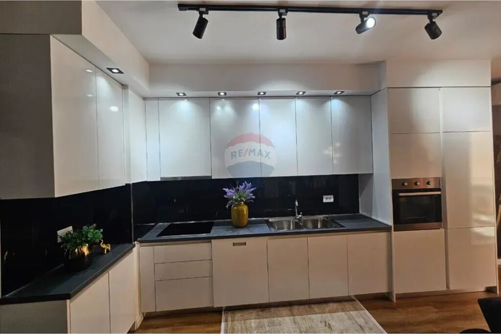 Luxury apartment for rent at 21 Dhjetori