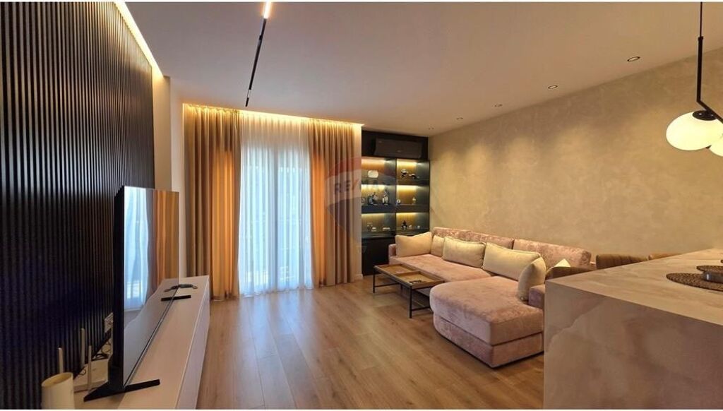 Apartament 1+1prane portit,Vlore