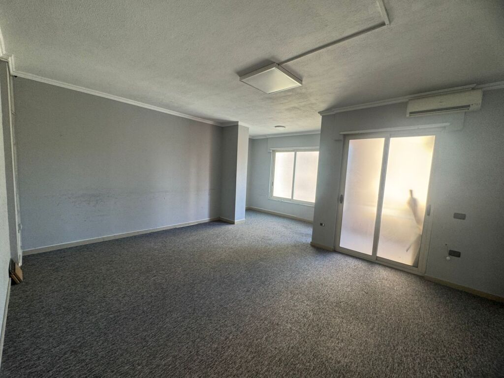 Ambiente Open Space 585 m² in Affitto – Ex Parco 6.000 € /Mese