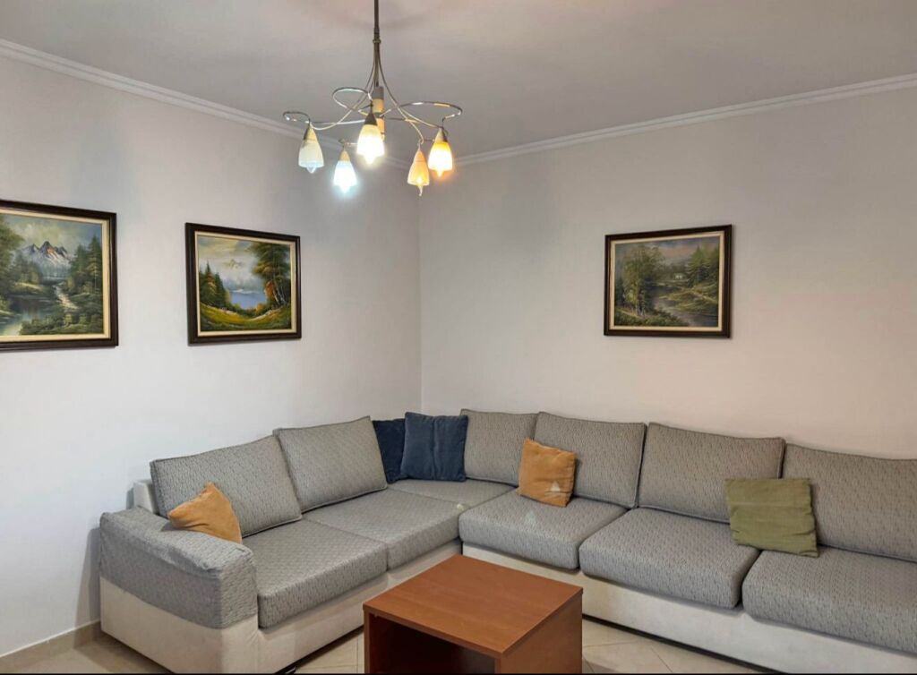 🏠 Appartamento in Affitto presso Shkolla e Bashkuar, VICINO AGLI OSPEDALI QSUT
