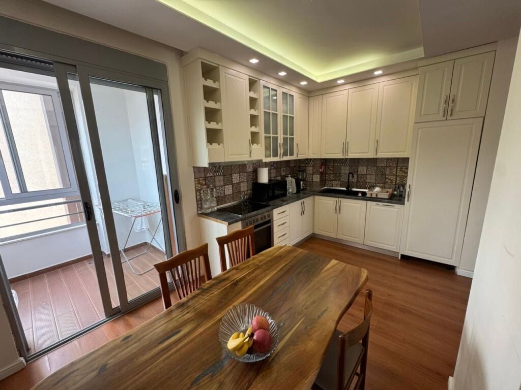 Apartament me qera