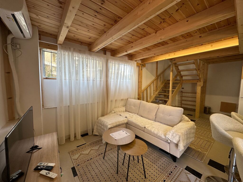 Duplex me qira Selvia