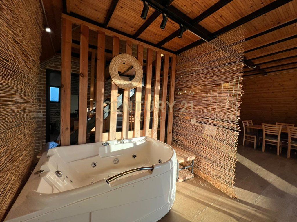 VILLA ALPINA IN LEGNO CON JACUZZI IN AFFITTO A SHKALLNUR DURRES !