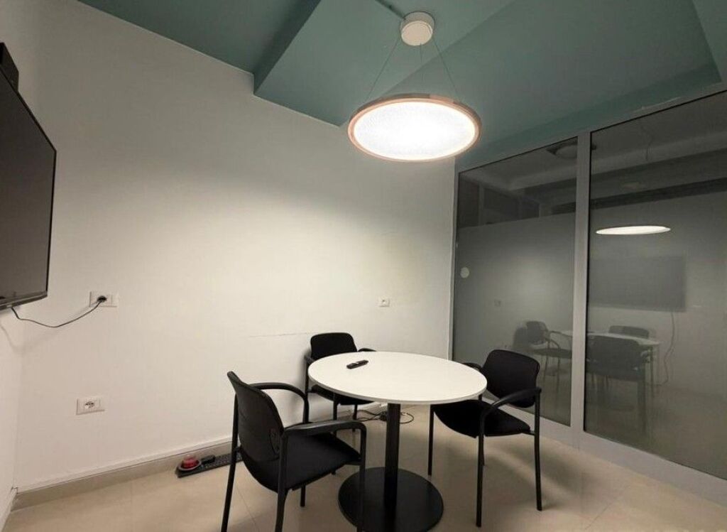 OFFICE FOR RENT NEAR THE NEW MARKET