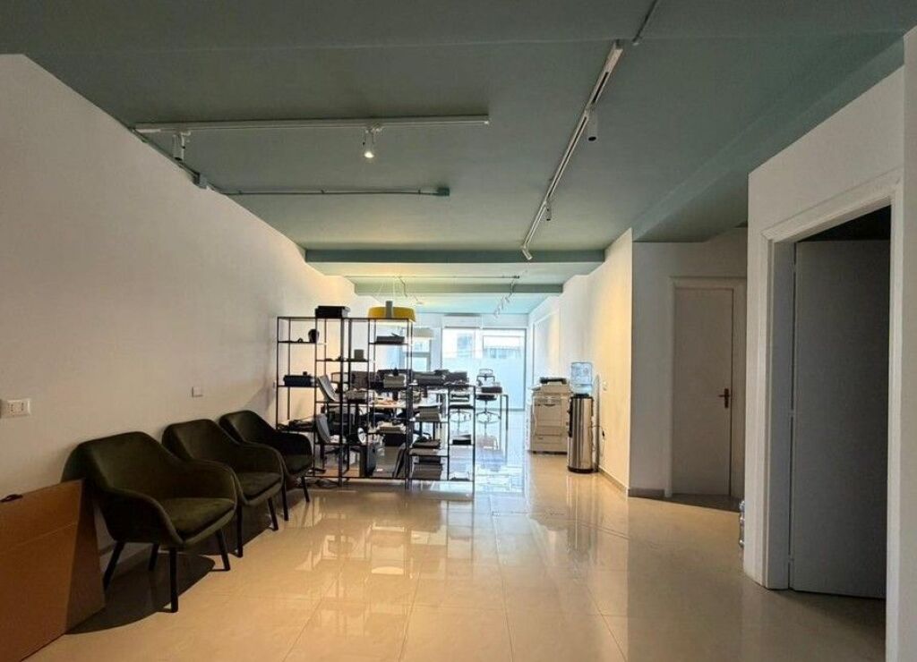 OFFICE FOR RENT NEAR THE NEW MARKET