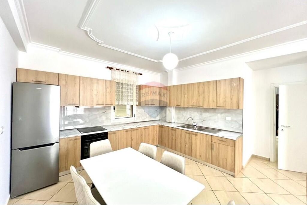 Apartament 2+1 me qera ,prane Kishes Orthodhokese,Vlore