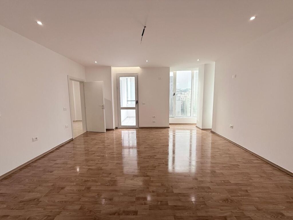 Shitet Apartament 3+1 – Rruga e Elbasanit