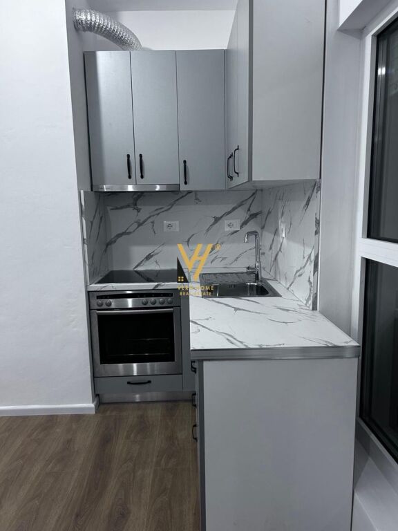 UFFICIO 60 M2 IN AFFITTO A KOM.KADIU, ALI DEMI 35.000 LEKE