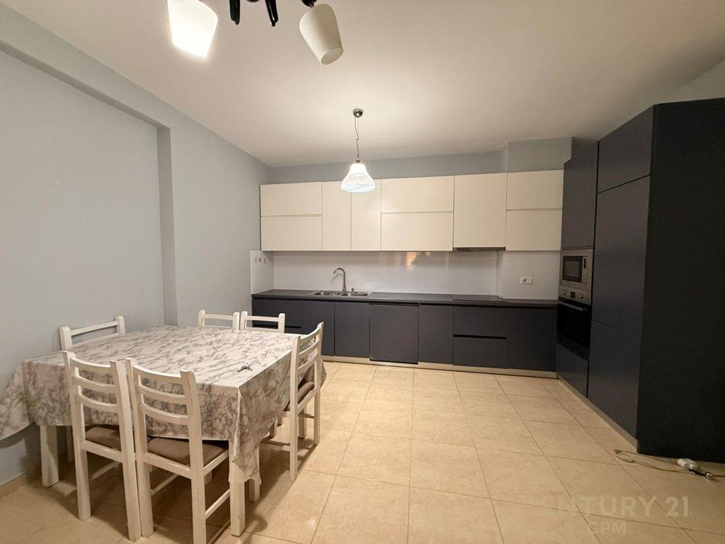 SHESIM APARTAMENT 2+1 PRANE KIKA 2 KOMUNA E PARISIT!