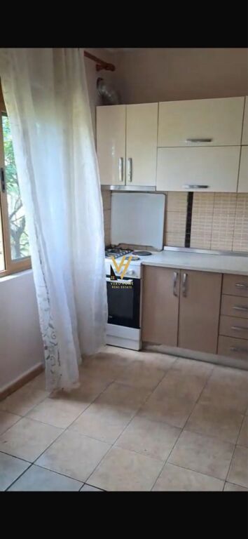 JEPET SHTEPI PRIVATE ME QERA NE PASKUQAN 40.000 LEKE