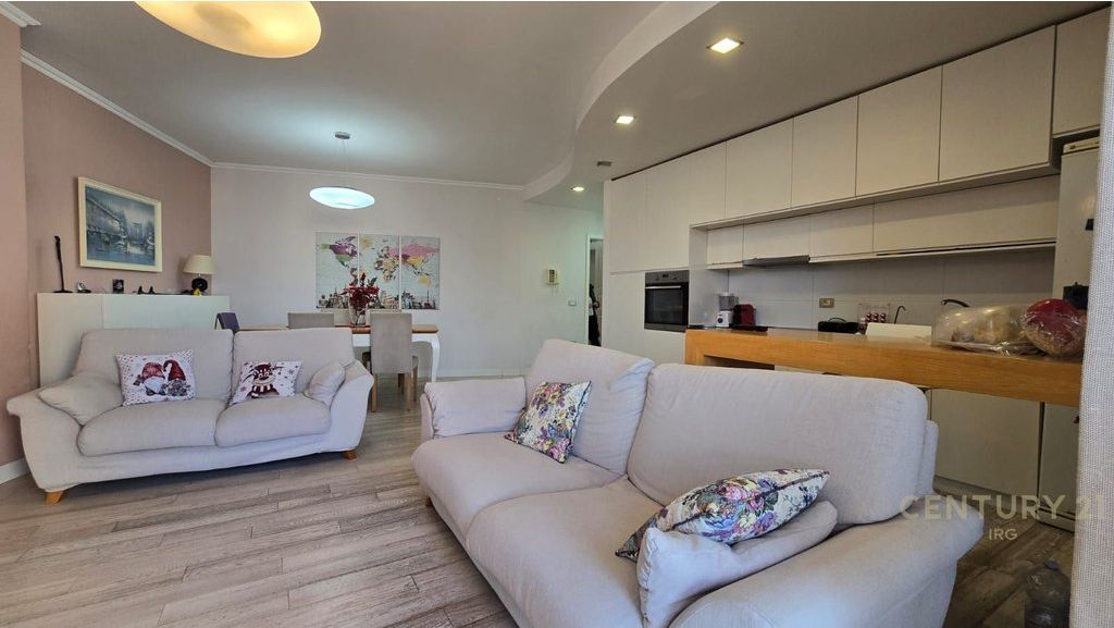 Shitet Apartament 3+1+2+poste parkimi te Rruga Peti !! 315,000 € Sip. Totale  138m2
